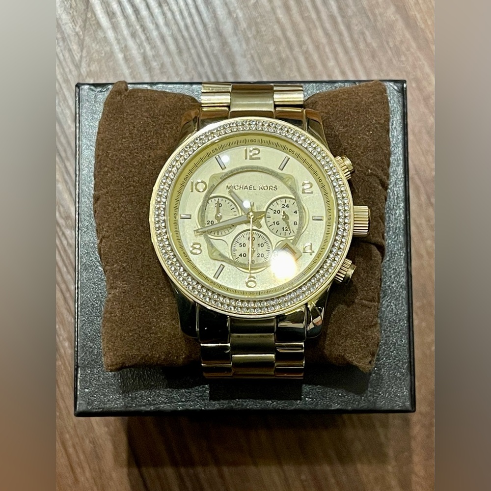 Authentic Michael Kors MK5575 Gold Stainless Steel Quartz Chronograph Wristwatch - Picture 4 of 8